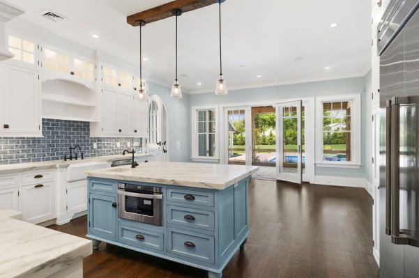 The "Hamptons Blue" island in Willie Degel's Hamptons kitchen is a perfect pop of color. Photo credit: courtesy photo Douglas Elliman.