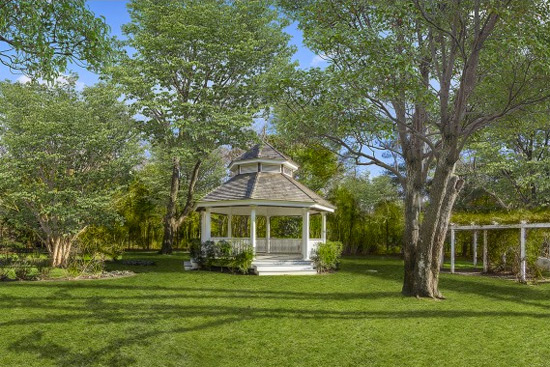 6 Bay Road, Quogue
