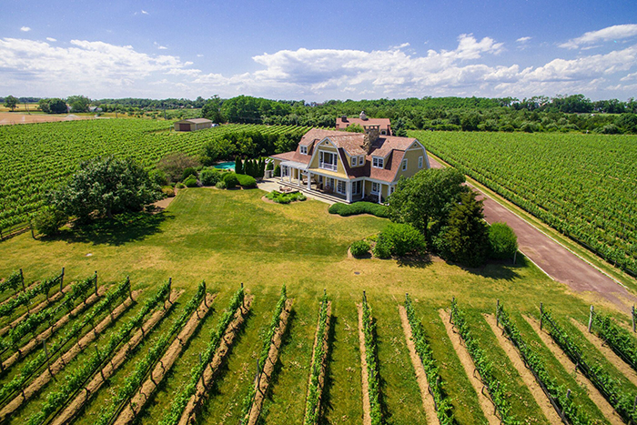 14990 Oregon Road, Cutchogue