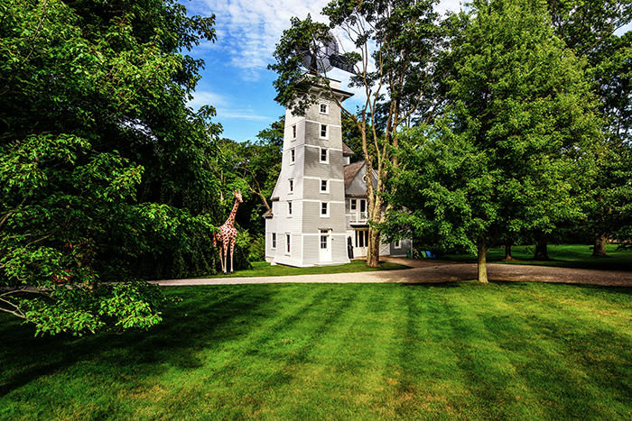 Alturas barn and tower