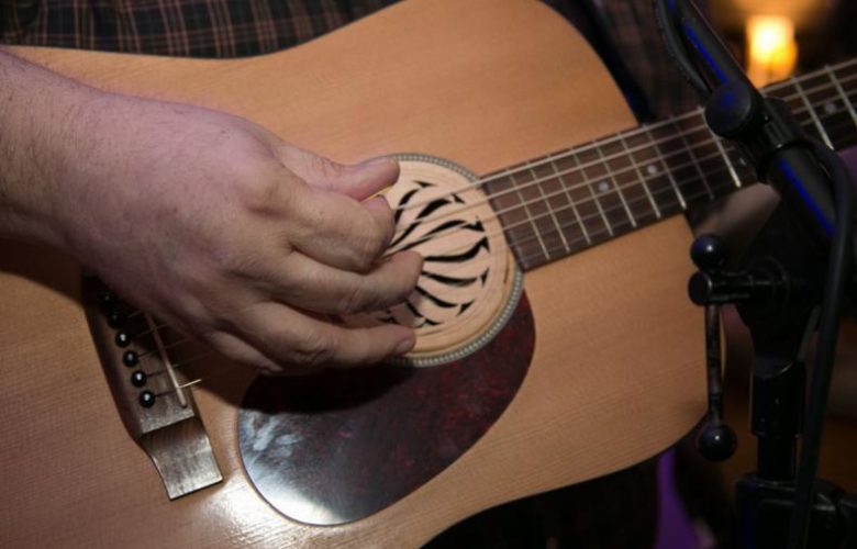 Chuck Flinch's fingers in action