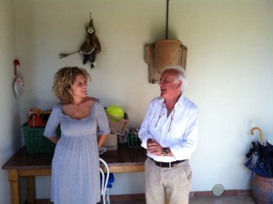 Tour guide Benedetta Marinelli taling to the owner of Poderi del Paradiso 