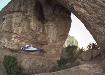 Wingsuit cave flight