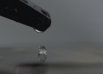 Slow motion water droplets