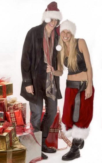 Inside Howard and Beth Stern's 2013 Christmas Card, Twitter