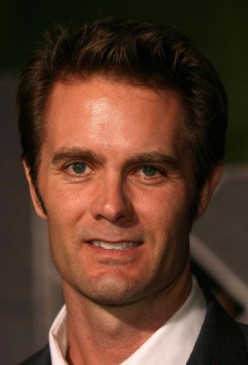 Garret Dillahunt.