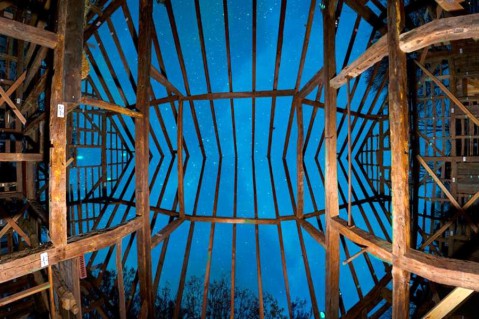 The sky through the deconstructed Sayre Barn by Ulf Skogsbergh, Courtesy Southampton Historical Museum