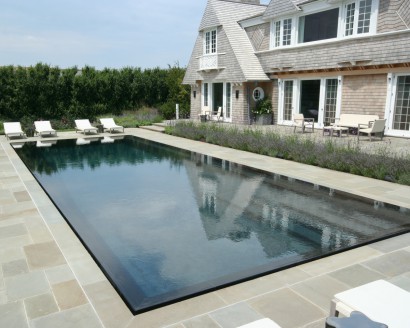 pool photo behind the hedges