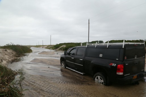 4x4 stuck on Dune Road