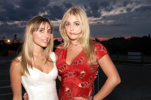 Rachel Heller, Sophie Curtis