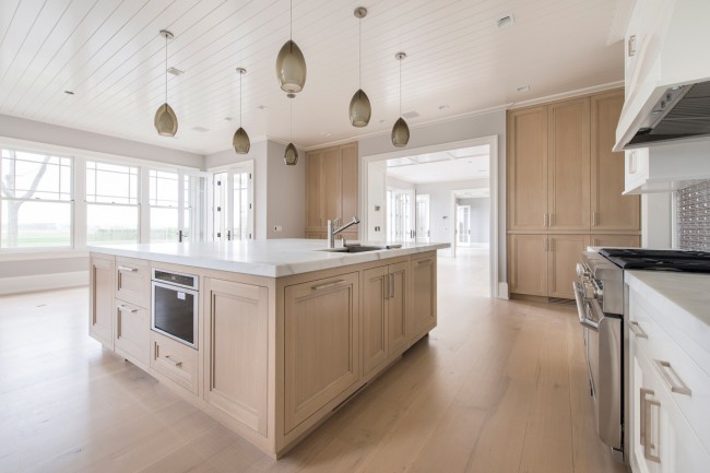 Modern kitchen in Sagaponack