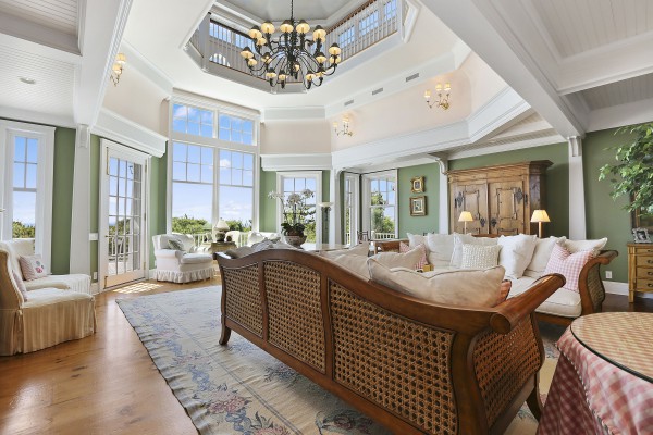 Susan Lucci - living room