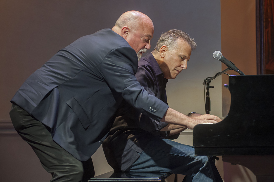 Billy Joel gives Paul Reiser some piano tips.  