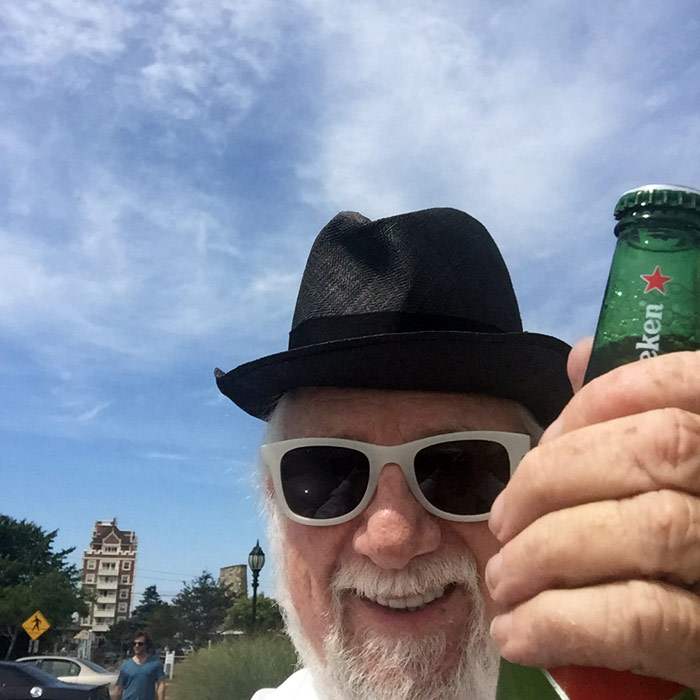 Dan Rattiner selfie in front of the Carl Fisher building in Montauk