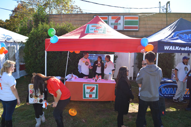 7-Eleven gave out reusable coffee cups with K-cup samples.