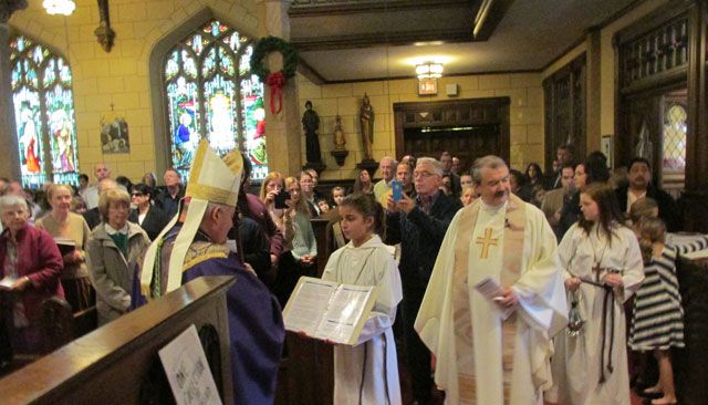IMG_1052-Procession-at-the-Opening-of-the-Door-of-Mercy-at-Sacred-Hearts-of-Jesus-&-Mary-Basilica