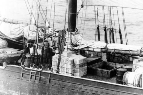 Rum-runner haul ondeck