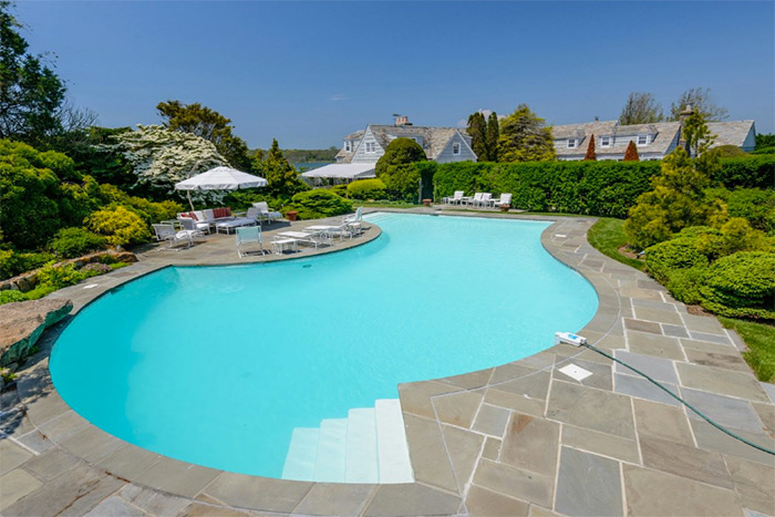 595 Captain's Neck Lane, Southampton