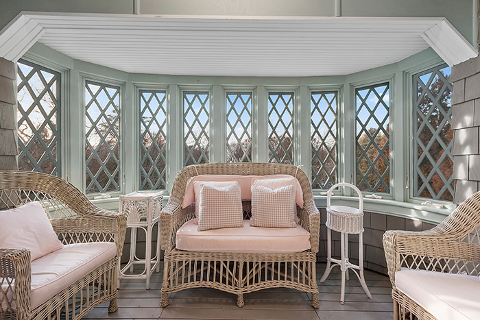 Grey Gardens windows