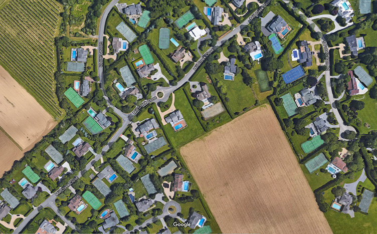 A particularly dense cluster of tennis courts