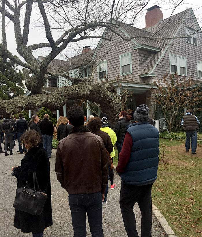 Lining up for the Grey Gardens estate sale