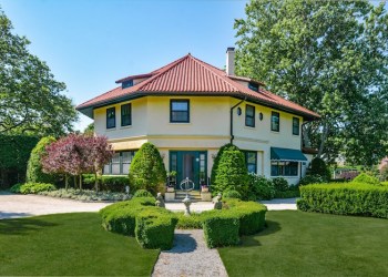 Palmetto compound in Westhampton Beach