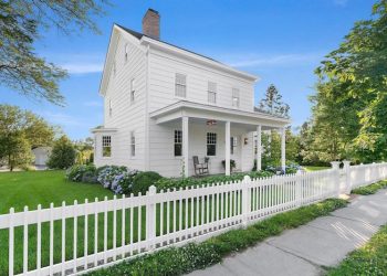 Photo via Brown Harris Stevens