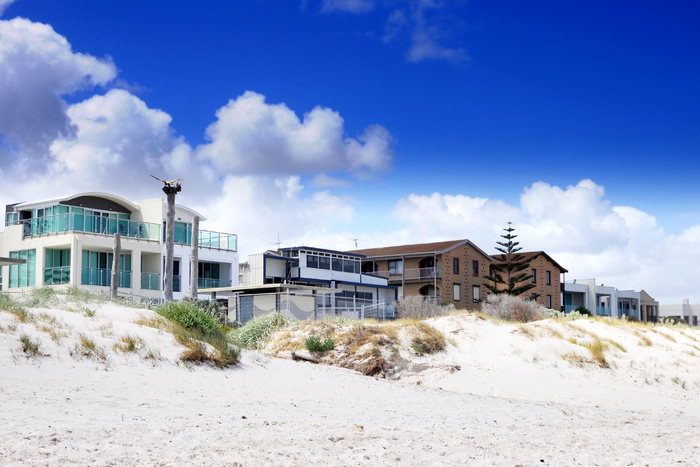 Beach Real Estate, Photo: Amarosy/123RF