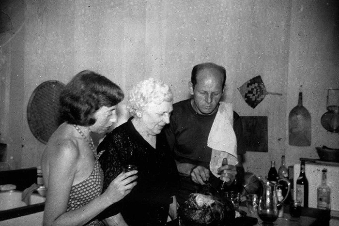 Jackson Pollock carves a turkey while Lee Krasner and Stella Pollock, his mother, wonder if it’s now a work of art (Springs, 1950)