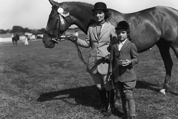 Janet Lee Bouvier and Jacqueline Bouvier with their horse Stepaside