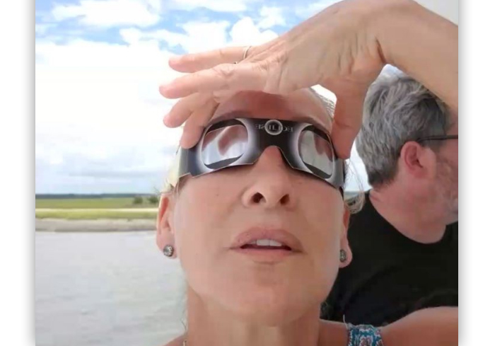 Sarah Jessica Parker watching the solar eclipse