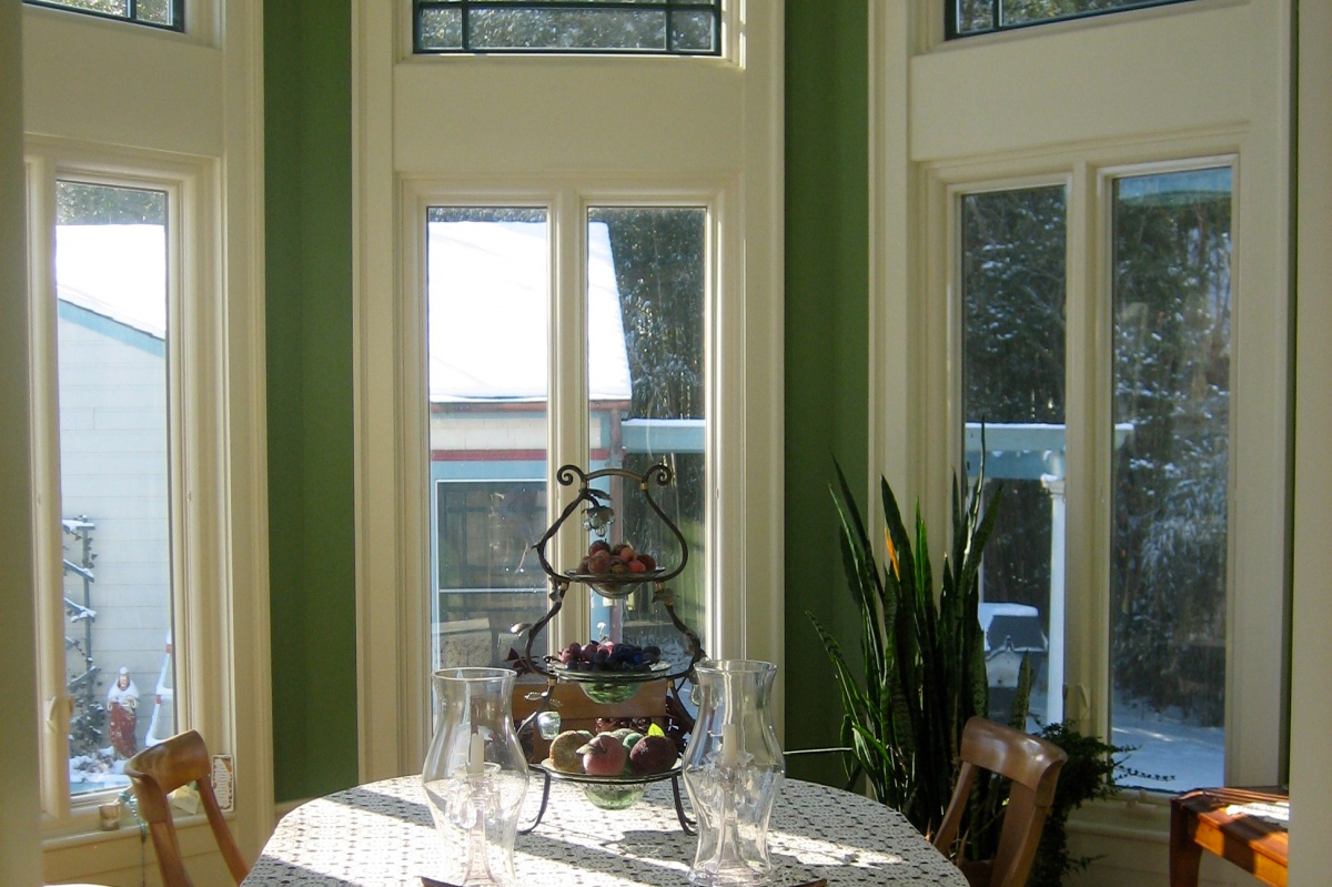 A harmonious dining room