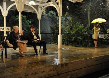 How I Met Your Mother on the Farhampton train platform