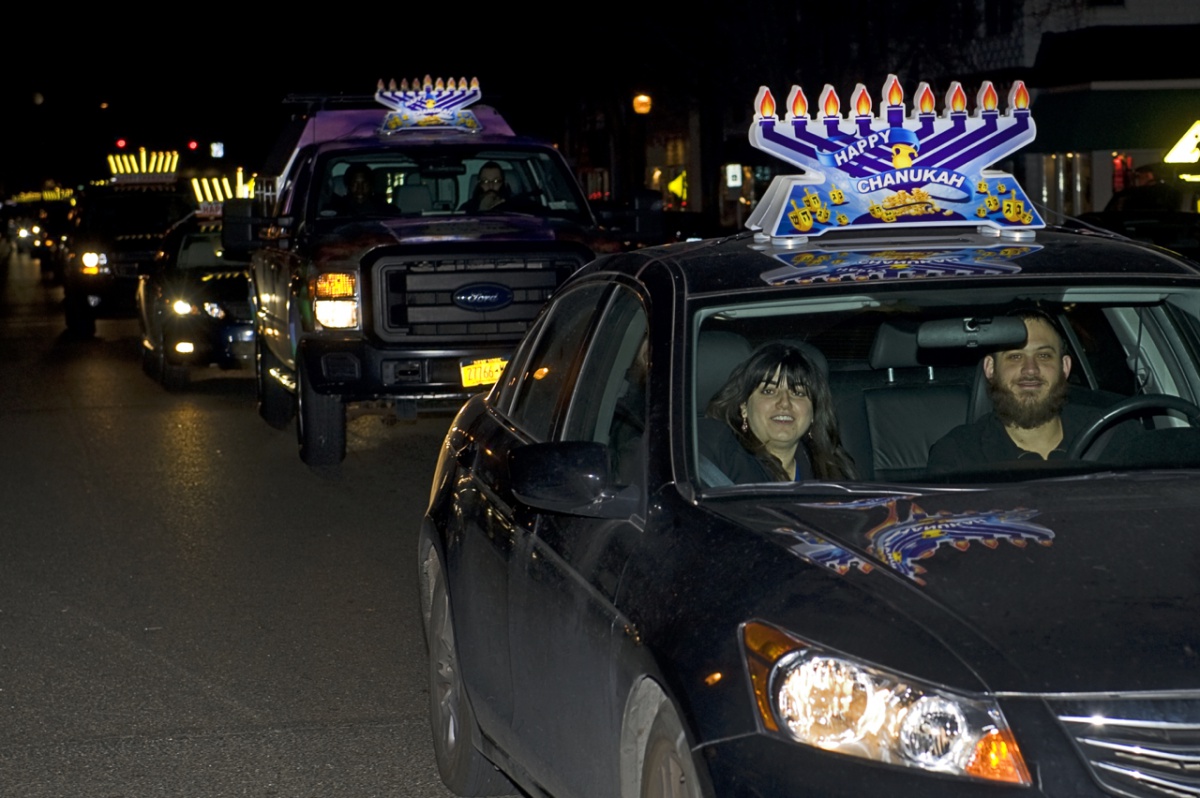 The East Hampton MenorahCade leaving Chabad Lubavitch heading for Herrick Park.