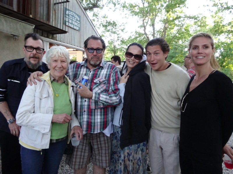 Edsel Williams, the director of the Fireplace Project, with Mary A. Heilmann, Julian Schnabel, Tatiana Lissa, Vito Schnabel and Heidi Klum.