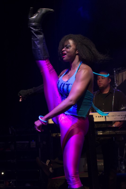 The backup dancers got everybody up and on the floor.