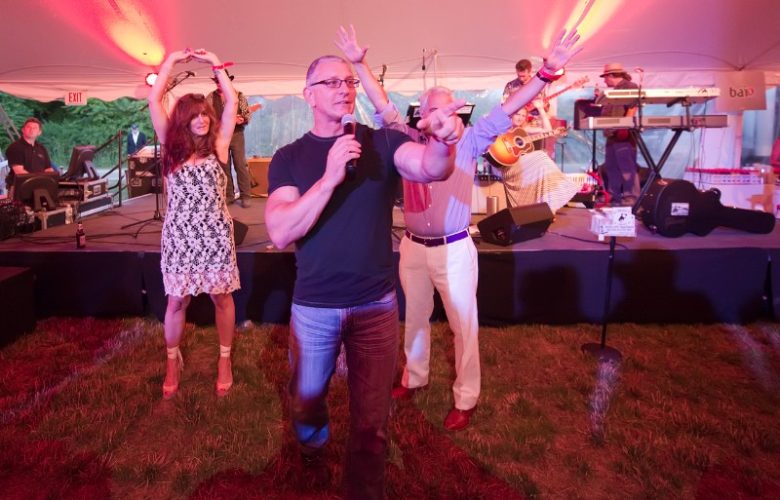 Robert Irvine fires up the GrillHampton crowd.
