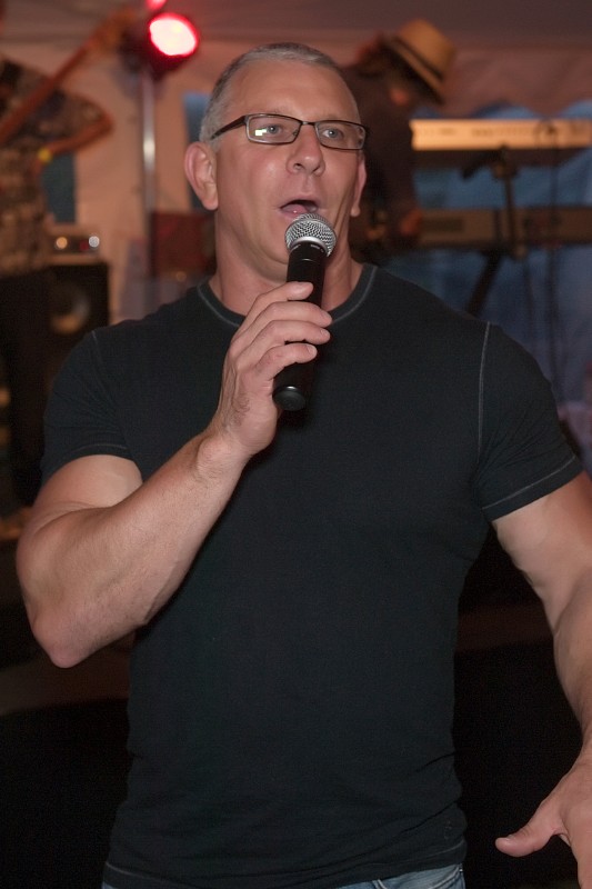 Host Robert Irvine