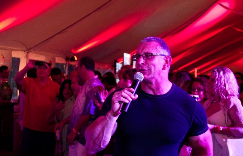 Dan's GrillHampton host Robert Irvine