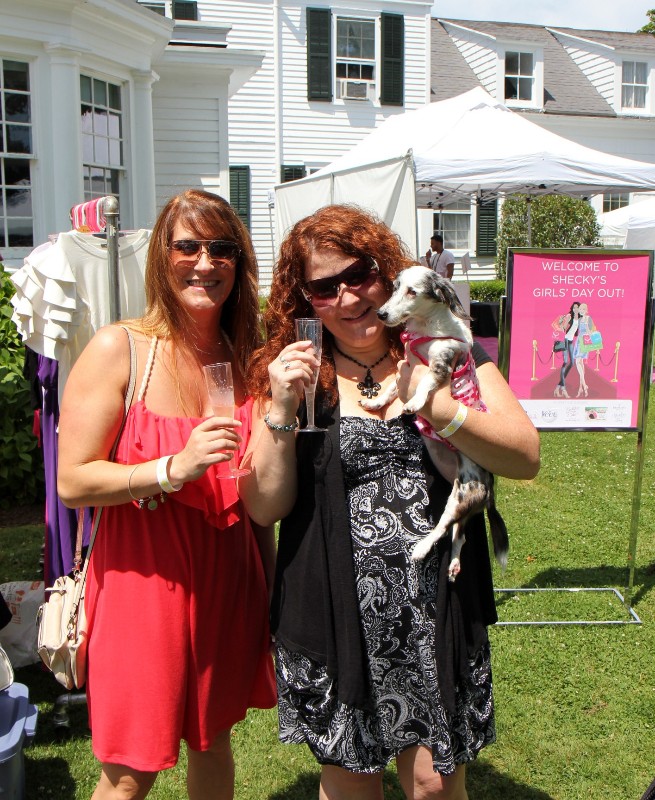 Jeanie, Jen and "Buffy" enjoying the day.