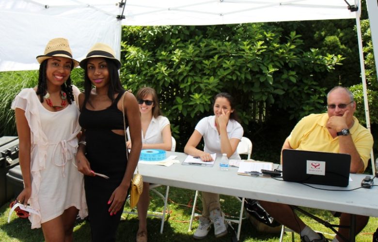 Melanie and Francesca checking in with the assistance of Shecky's crew, Rachel, Nao and Jack