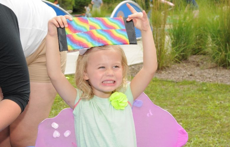 Reese Smith showed off the Magic Wallet she made