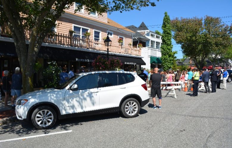 The scene outside Books & Books in Westhampton Beach during Hillary Clinton's book signing.