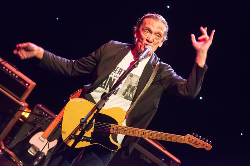 G.E. Smith singing and playing his guitar to the sold out house of fans at the Bay Street Theater.