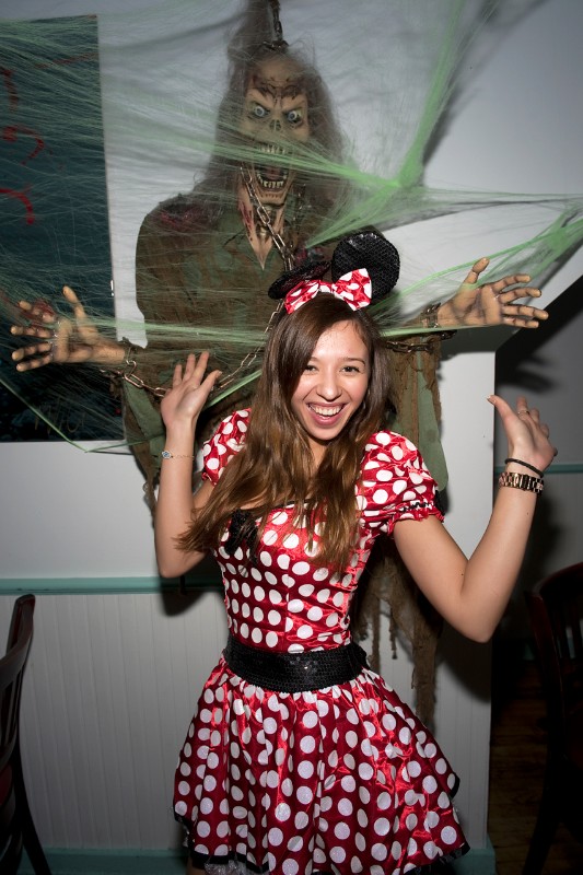 It's Olena Ienikeieva the Ukrainian Minney Mouse!