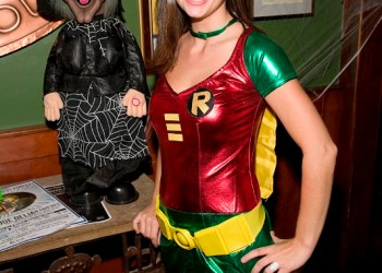  Super girl Sonya Bruke is ready for action!