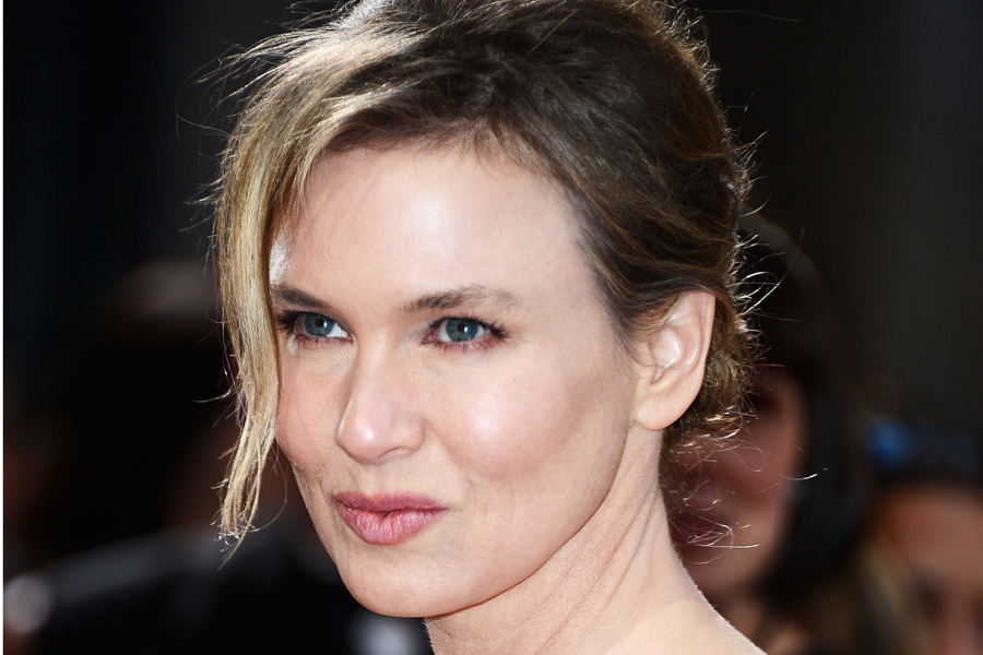 Renée Zellweger HOLLYWOOD, CA - FEBRUARY 24: Actress Renee Zellweger arrives at the Oscars at Hollywood & Highland Center on February 24, 2013 in Hollywood, California. (Photo by Frazer Harrison/Getty Images)