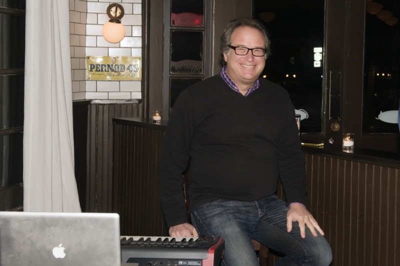 Bruce Wolosoff brought his keyboard and shared how he took a relatively simple bassline from Henry Purcell and built a composition by riffing and improvising, which led him to the composition of a new piece that he played for the crowd