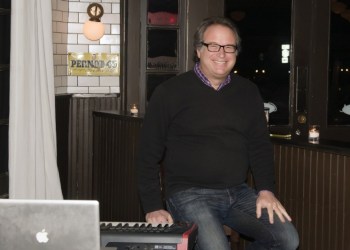 Bruce Wolosoff brought his keyboard and shared how he took a relatively simple bassline from Henry Purcell and built a composition by riffing and improvising, which led him to the composition of a new piece that he played for the crowd