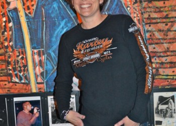 Inda Eaton prepares to perform at  Stephen Talkhouse